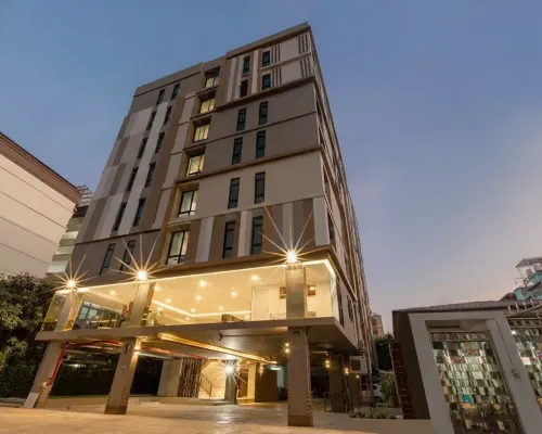 IMPRESS Hotel HUAI Khwang Отели рядом с достопримечательностью «Ратчадафисек»