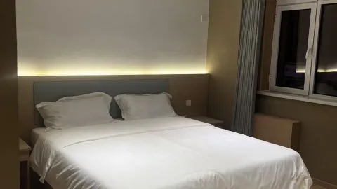 Zhichen E-Sports Hotel in Guyuan County