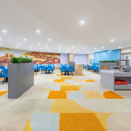 UP Huayi Smart Travel Hotel