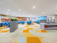 UP Huayi Smart Travel Hotel