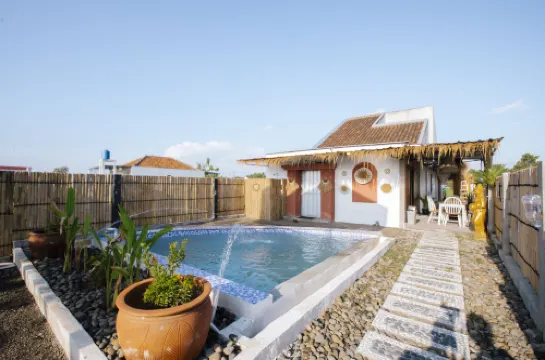 Villa New D'Bamboo by Plesirhatiyogja