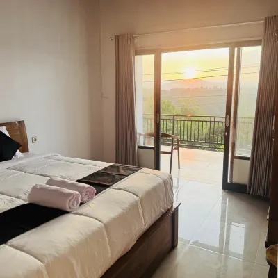 Kelingking Lucky Homestay Hotels near Tembeling Beach