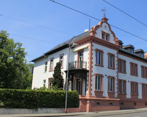 Arena an der Friedberger Warte Hotels near Dornbusch