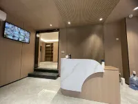 承航飯店公寓（仙湖路地鐵站店） 莲塘附近的飯店