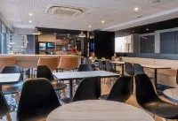 B&B Hotel la Rochelle Centre les Minimes - servizio colazione