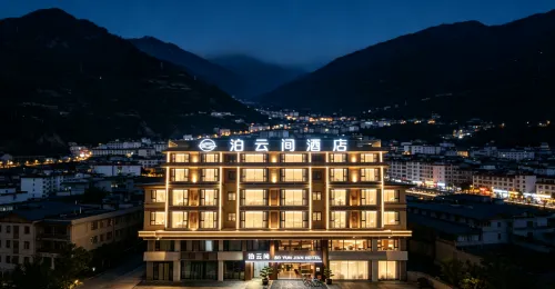 Boyunjian Hotel (Maoxian Ancient Qiang City)