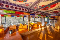 Langmulingka Lodge · Highland Serenity Cloudview Family Homestay (Langmusi)