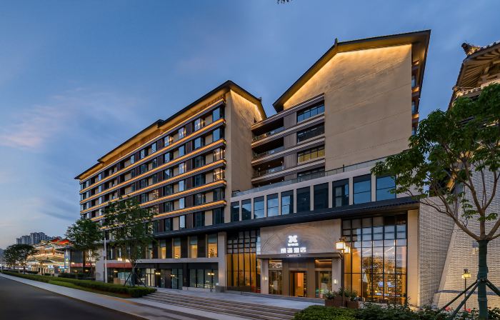 IDIOM HOTEL