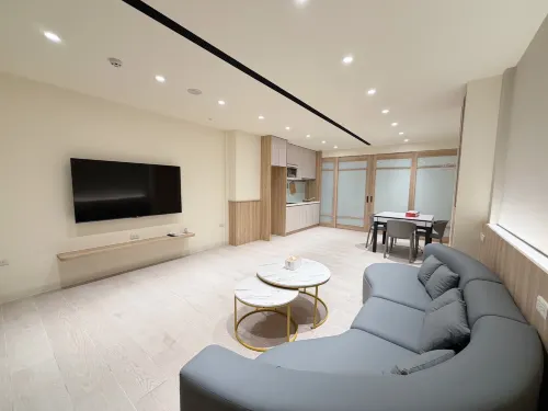 Phoenix Landing: A guesthouse with elevator access, accommodating 4-70 guests. - 애견동반
