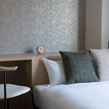 R Hotel Namba East
