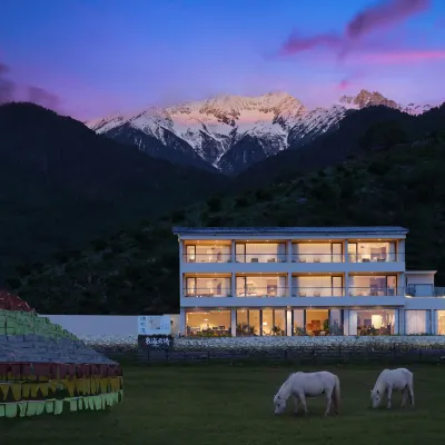 Bohai Yunyü | Mountain and Water Mirror Listening Sensation Forest Oxygen Resort Villa (Napa Sea) Hotels in der Nähe von Napahai Guiqing Grassland