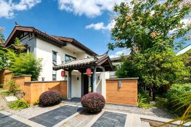 Songfengju Courtyard Hotel (Xingyi Wanfenglin Airport & High-speed Railway Station Branch)