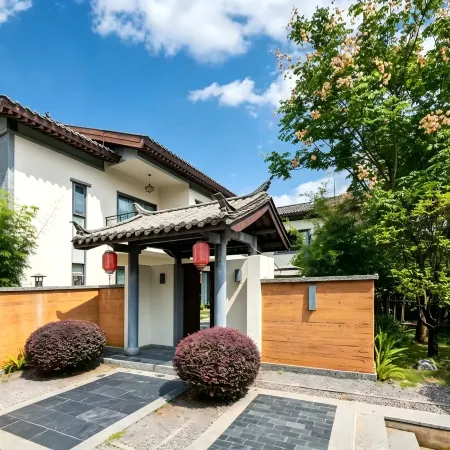 Songfengju Courtyard Hotel (Xingyi Wanfenglin Airport & High-speed Railway Station Branch)
