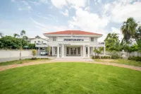 Hidden Garden Villa and Cafe - Guest houses