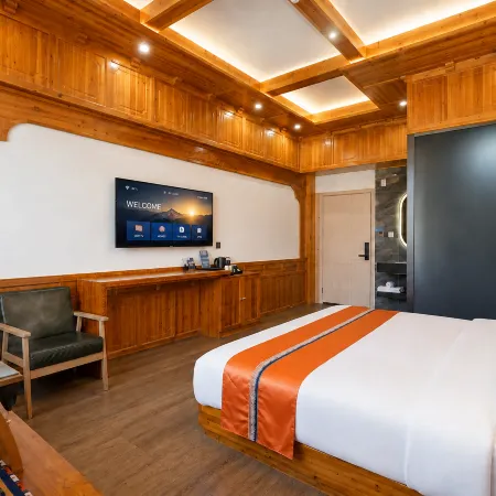 Kaiman Platinum Hotel (Xinduqiao Gongga Snow Mountain Viewpoint Branch)