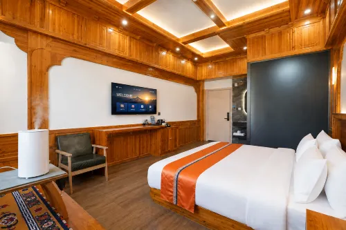 Kaiman Platinum Hotel (Xinduqiao Gongga Snow Mountain Viewpoint Branch) - Suối nước nóng