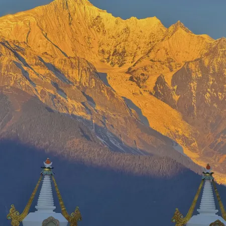 Yujian Qilan Boutique Stay (Feilai Temple Meili Snow Mountain Scenic Area)
