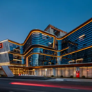 Radisson Red Wuxi Nanchang Street Ancient Canal Hotel berhampiran Jambatan Qingming