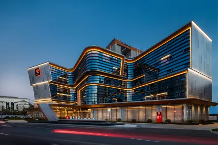 Radisson Red Wuxi Nanchang Street Ancient Canal Отели в г. Уси