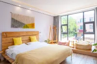 Beihai Wuyu Shiyue Homestay (Yintan Resort International Passenger Port Branch)
