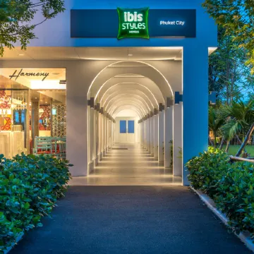 Ibis Styles Phuket City Отели рядом с достопримечательностью «Прогулочная улица Пхукета»