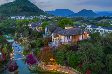 Anji Longwangxi Golf Resort Villa Отели рядом с достопримечательностью «guo ji zhu yi shang mao cheng»