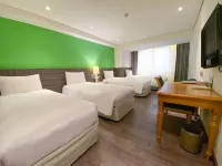 Triple Beds Hotel Hotels in Songshan District