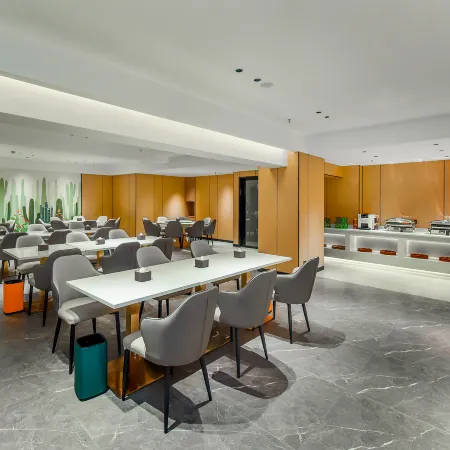 Xinhai International Hotel (Xichang Bohai 17 Degree Branch)