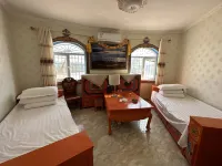 Ejina Qiyi Family Homestay