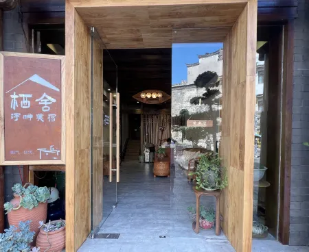 Zhenyuan Qishe Riverside Hotel Отели рядом с достопримечательностью «Fuxing Alley»