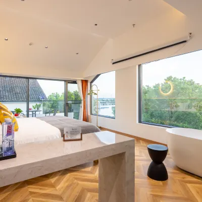 Zhouzhuang Slow Life Lakeview Design Guesthouse (Zhouzhuang Ancient Town) Hotels near Shenwansan Former Residence