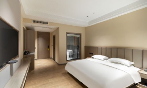 Yunyang County Jingqian Holiday Hotel