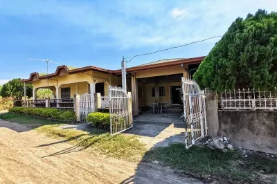Albert's Transient House Hotels in Calatagan