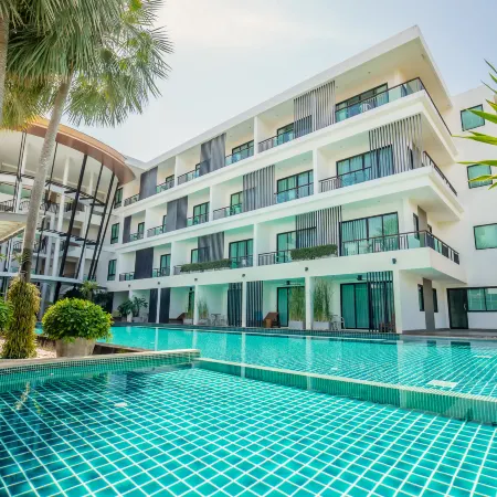 The Pago Design Hotel Phuket Отели рядом с достопримечательностью «Центр распродаж Premium Outlet»