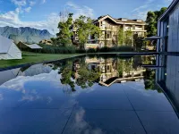 Qingcheng Mountain flowers fall twelve courtyard Hotels in Dujiangyan