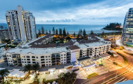 Oaks Gold Coast Calypso Plaza Suites Отели рядом с достопримечательностью «Пойнт Дангер»