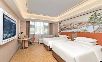 Vienna Classic Hotel (Qujing Luoping Railway Station)
