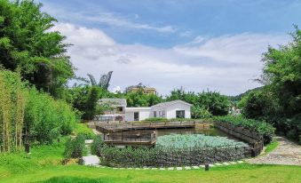 Luhe. Luoxi Valley Homestay;