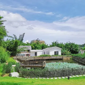 Luhe. Luoxi Valley Homestay;