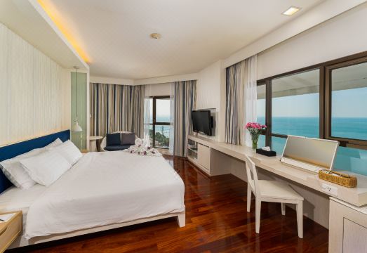 좀티엔 팜 비치 호텔의 야외 수영장