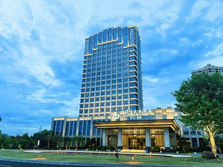 Grand Skylight Hotel Longnan Отели рядом с достопримечательностью «Binjiang Square»