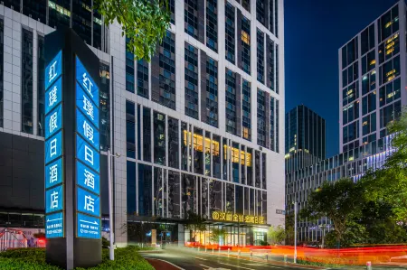 Holiday Inn Hongxuan (Jinan Olympic Sports Center Hanxu Jingu Branch) Отели рядом с достопримечательностью «Shandong Open University»