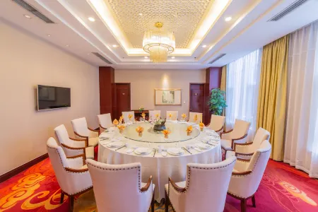 Liaocheng Arcadia International Hotspring Hotel Отели рядом с достопримечательностью «Liaocheng Gymnasium»