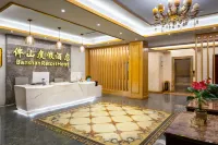 Night Pillow Green Mountain Cliff Mountain Resort Hotel (Siguniangshan Scenic Area Branch) Hotels in Xiaojin County