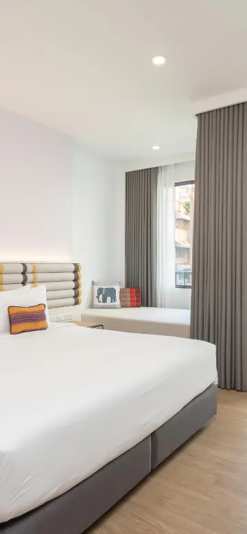 ห้องดีลักซ์ เตียงใหญ่ พร้อมระเบียง