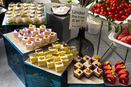 Kunming Jun'an Hotel (University Town High-speed Railway South Station) Отели рядом с достопримечательностью «Luolong Park»