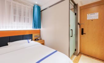 Super 8 Hotel (Beijing Bird's Nest Wukuang Building)