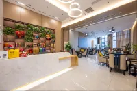 Vienna Hotel (Neijiang Zizhong Branch) - parking