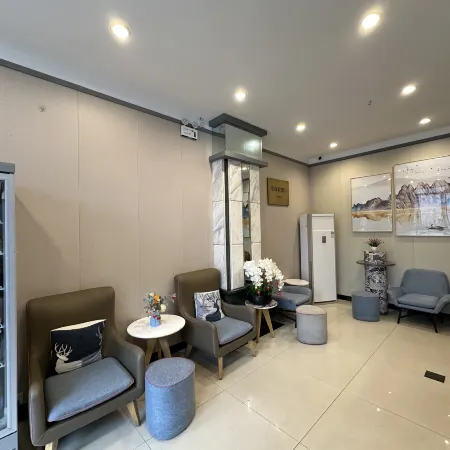 Pebble Motel (Guilin Railway Station)