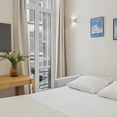 Rivages du Vieux Port Saint Ferreol Отели рядом с достопримечательностью «Торговый центр Centre Bourse»